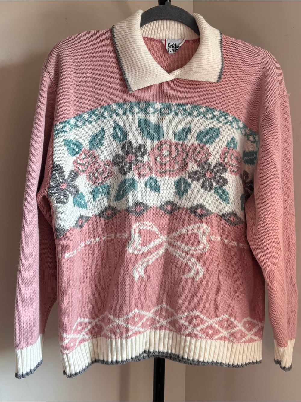 Vintage Pink & cream floral sweater with bow and floral pattern
